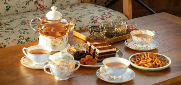 六國茶室包廂 | 德國館
六國茶室包廂是臺灣客家茶文化館最具特色的體驗之一,除了可以享用到該國家的茶與甜點,還有專業講師為您講解該國家的茶文化小知識!