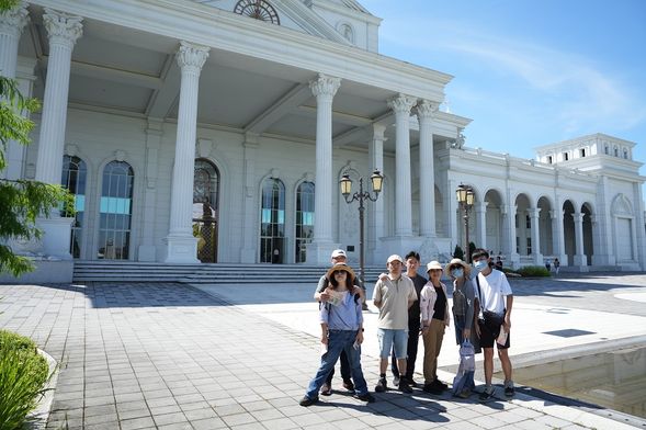 第一天台北車站-阿里山
早上7點台北車站出發
蓋婭莊園(新的景點)