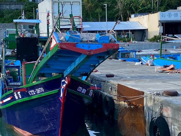 各式漁船與漁法導覽 / 內港避風區 / 漁船加油站
