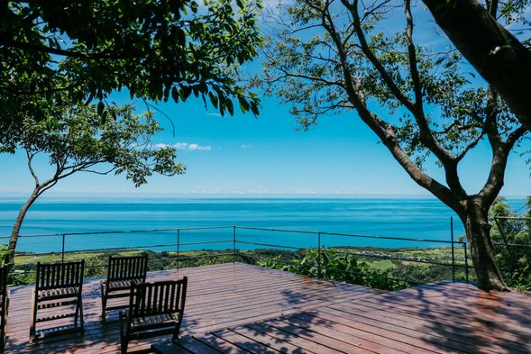 移動至瞭望平台休憩、放空,補充水分。