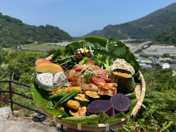 12:00 伴山邀景觀餐廳|餐桌上的巧遇