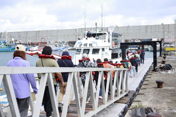 10:00 登船並領取迎賓禮