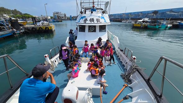 10:10 晉領號出航