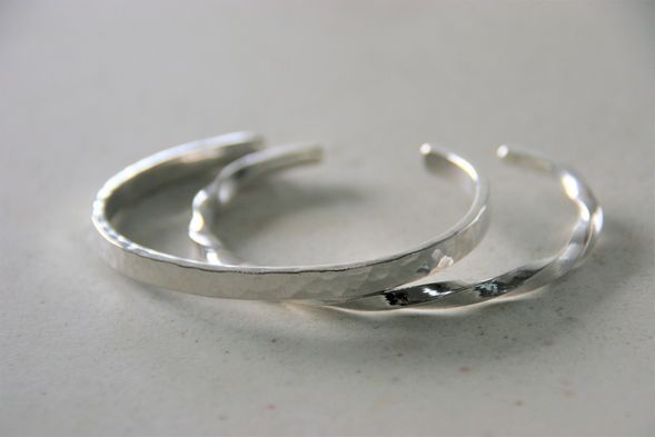 (5) 拋光打磨,撞擊硬光,完成成品