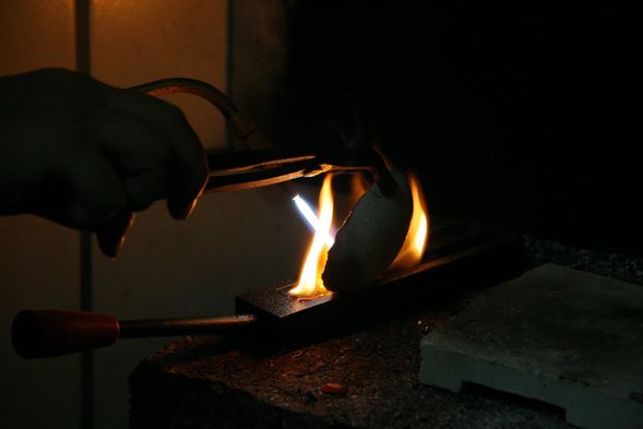 (1) 熔銀,認識銀材金屬特性與金屬加工工具,黃銅則直接發予適當尺寸