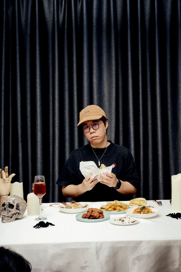 女同志領隊「老闆」
創立半伴旅遊,成為全台灣最有個性及性別友善旅行社,同時也是旅遊業界最幽默的女同志領隊,帶團經驗豐富,尤其喜歡馬德里這座城市,安排行程前特地前往踩點,確認女同志喜歡前往的景點與店家。