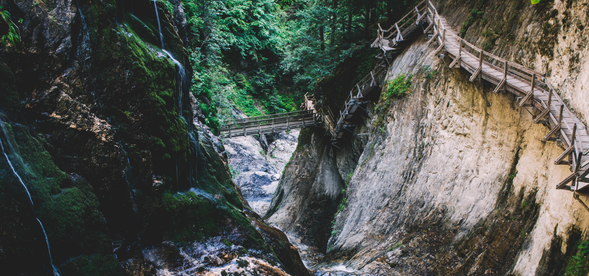 勞特布魯嫩瀑布谷