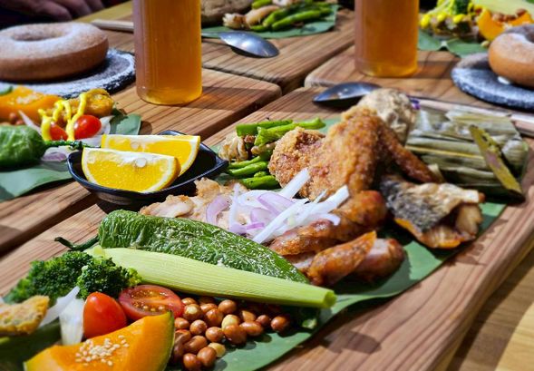 【行程時刻表】
第一天DAY1
09:50 集合|小米學堂
10:00 歷坵村水火儀式
10:30 小米故事館介紹
11:00 小米鑰匙圈DIY
11:30 部落射箭體驗
12:00 午餐|少妮媱烘焙坊
13:30 魯拉克斯部落文化巡禮
14:00 黃金山谷漂漂河
17:00 辦理入住,稍作休息
18:00 晚餐|峰忠傳奇
21:00 休息