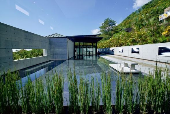 1420:15:30 前往台東東海岸最新藝術園區參觀,依傍著美麗山海,遠眺太平洋,以及園區內大師畫作,提升自我之外,也是一場身心靈之旅程。
(照片由江賢二藝術園區官方提供)