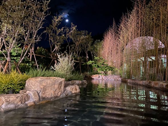 14:20-16:30 紅葉谷綠能溫泉園區溫泉水療體驗 (與雲朗觀光集團攜手經營的園區,提供淋浴間、廁所、 浴巾、置物櫃、洗沐浴乳、潤 髮乳、吹風機、脫水機、飲用水等物品)需自帶泳衣、泳帽或是園區購買