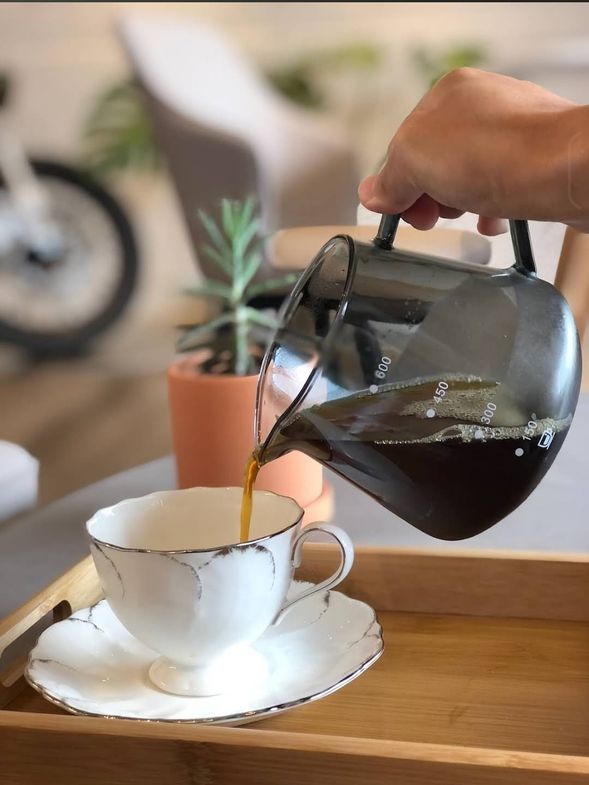 15:00-16:00 走進金崙下午茶時光,享用在地咖啡業者-黑手咖啡老闆的手沖咖啡,親切舒適的環境,聊天放鬆的好地方