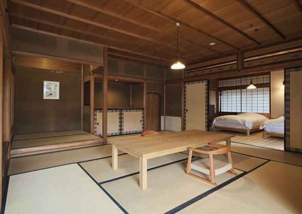 NIPPONIA Mino Merchant Town
This boutique heritage hotel transforms century‑old townhouses into luxurious accommodations adorned with Mino washi and regional craftsmanship. Its quiet atmosphere and deep sense of history offer an immersive, culturally rich stay.