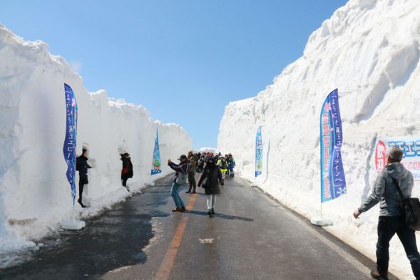 Arrival at Daikokuten parking lot
Walking time to snow wall and back & attraction experience