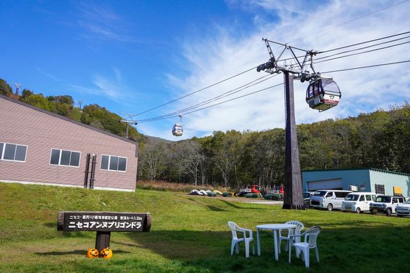 ①Niseko Annupuri Gondola
(Optional ride available on Niseko Gondola operating days.)
3-minute walk from Niseko Nook Annupuri