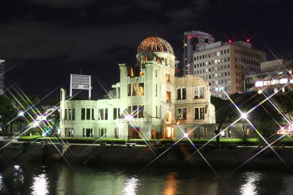Take a walk around Atomic Bomb Dome to see the lighted up builing (15 mins)