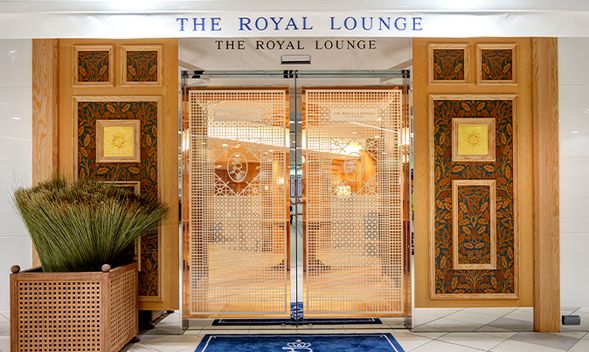 Welcome at THE ROYAL LOUNGE YOKOHAMA
Begin your journey with an elegant welcome ceremony at the private Royal Lounge inside JR Yokohama Station.