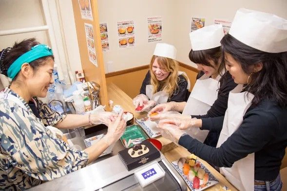 If you apply for the sushi-making experience plan, the sushi-making experience will take place at the Nijo Market. In that case, admission to the TV Tower is not included.
