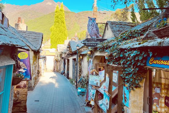 湯布院小鎮,午餐自理(12:00~14:00)
2小時的自由活動時間,湯布院小鎮內,各種美食小店林立,金鱗湖和猶如童話世界的YUFUIN FLORAL VILLAGE