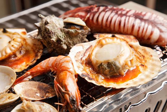 Lunch & Shopping Numazu Gourmet Kaido Station
All-you-can-eat Seafood Hamayaki BBQ lunch (Approx. 60 mins) & Souvenir shopping at Ryugu Seafood Market (Approx. 20 mins).