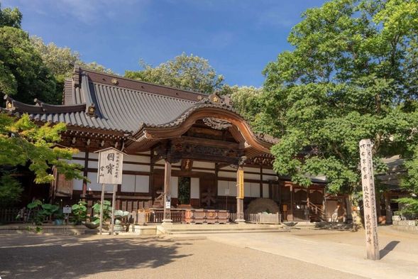 Jindaiji
Enjoy ample free time in Jindaiji to discover the quiet Zen atmosphere and tradition