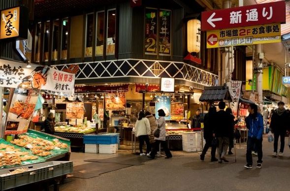 Kanazawa Omicho Market
(Stroll through Japan's most famous market, known as the kitchen of the Hokuriku region, and enjoy a leisurely lunch / Approx. 90 minutes)
