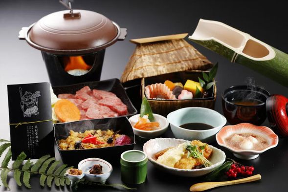 11:50~13:40Takachiho Gorge / Manai Falls Free Sightseeing + Free Lunch (Approx. 50 minutes)