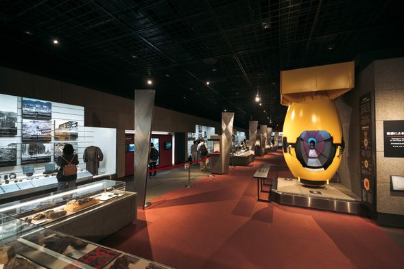 Visiting the Atomic Bomb Museum (60min)