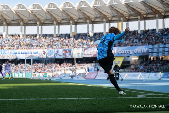 Thời gian tự do ⇒ Trận đấu chính thức bắt đầu (Kick-off).