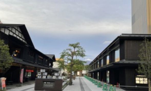 The Golden Hours: Strolling in Yukata Before the Storm
Savor the "Soul Food" of Yamagata