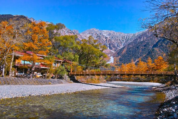 Kamikochi
Explore the mountain resort that everyone wants to visit at least once / approx. 3 hours 30 minutes
★ You can get off at either "Taisho Pond" ⇒ "Imperial Hotel" ⇒ "Kamikochi Bus Terminal".
★Boarding is only at Kamikochi Bus Terminal (the tour conductor will ask you where to get off on the day)