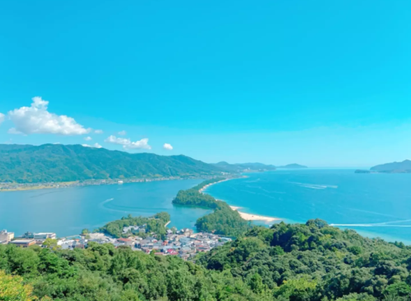 Overlooking the blue sky and sea