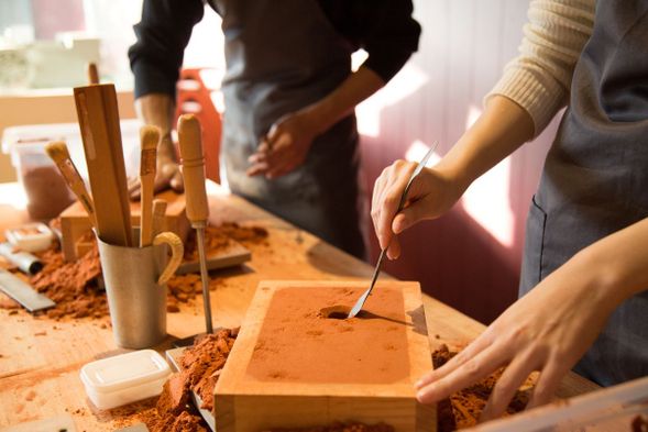 Visit NOUSAKU in Takaoka
Factory tour and a 30-minute chopstick rest-making workshop