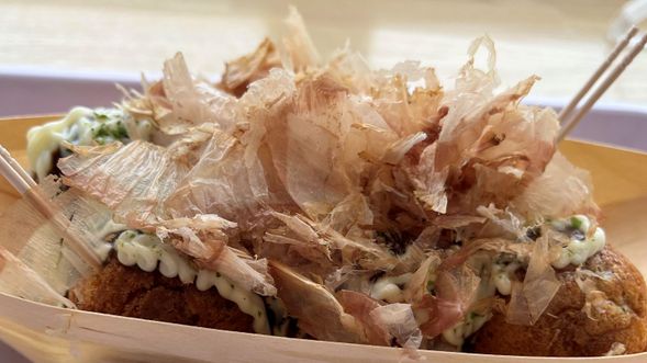 If you are on the standard plan (no meal), you can have lunch yourself at Ocean Exchange Center, such as choice of Takoyaki, ramen, curry and rice, seafood bowl and pasta.