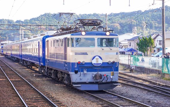 Ride Blue Train Express from Shin-Kanaya Station to Ieyama Station
- Enjoy the cherry blossoms from the train window