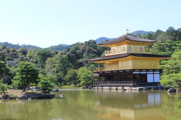 Kinkaku-ji temple (Golden Temple) <<World Heritages!!>>
・Its top two stories covered with pure golden leaf.
・One of the most famous temples in Kyoto!!