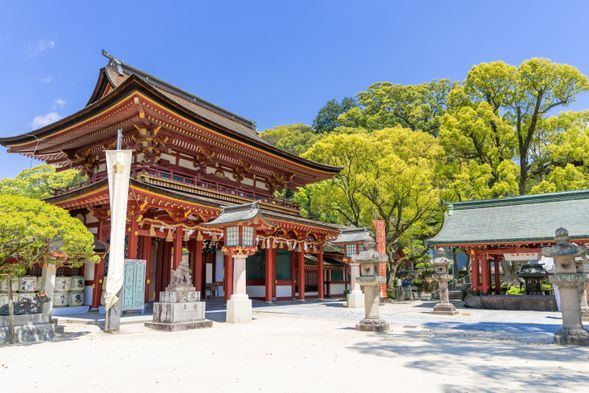 Stroll Along the Approach and Dazaifu Tenmangu Shrine (90mins)