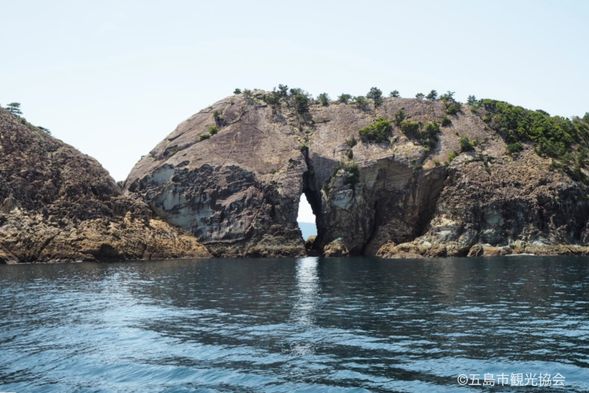 We can view the historic Christian Cave, which preserves the poignant history of Japan's hidden Christians.
Note: You cannot go ashore at either location.