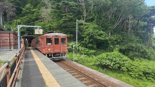 Breakfast at the Hotel -Japanese set menu
08:20
Depart hotel and take the local Sanriku rail to either Kuji or Uge stations.
Walk the Michinoku Coastal trail course in either Kuji or Hirono areas depending on group difficulty level.