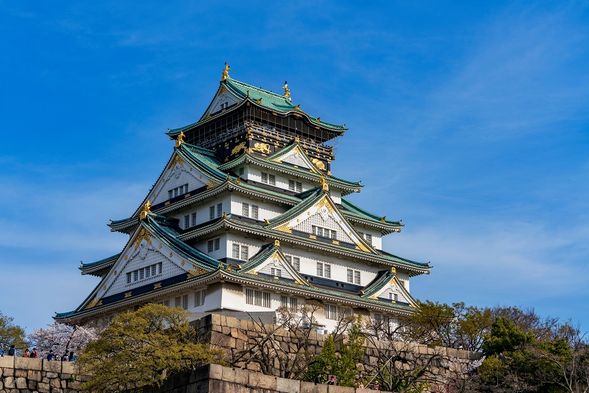 Osaka Castle and free time (90 minutes)
※Entrance is not included.