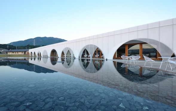 La Collina Omihachiman
Enjoy shopping at this unique, fairytale-like sweets complex surrounded by chestnut trees and rich natural scenery. (Approx. 60 minutes)