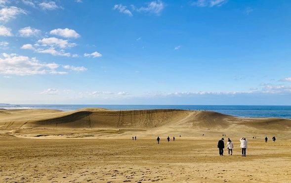 Tottori Sand Dunes
(Freely explore Japan's largest sand dunes! / Approximately 2 hours 30 minutes including lunch)