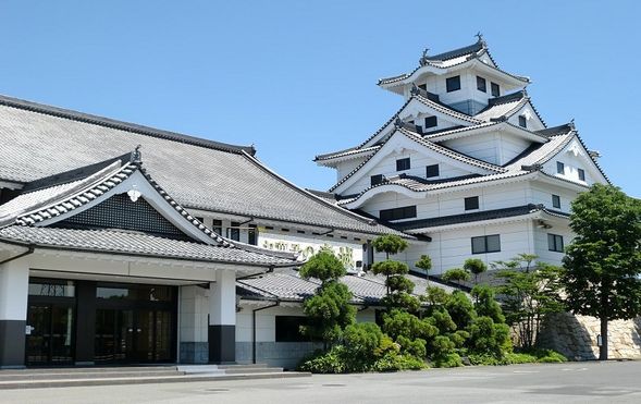 Stop at Kotobukijo Sweets Castle
Shop for Tottori's famous sweets and local products (approx. 40 min)