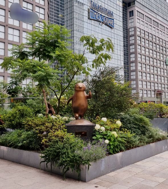 Meet near the Suica Penguin Statue (located on the terrace overlooking the tracks just outside the New South Exit of JR Shinjuku Station, under the bus terminal).