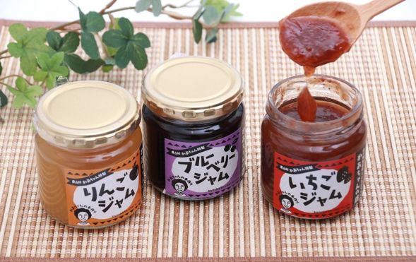 Souvenir shopping at Toyooka Marche roadside market (~30 mins). Kaa-chan handmade jams are very popular among other products!