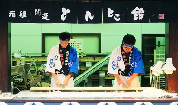 Ton Toko Ame experience
Ton-Toko Ame is a traditional Japanese candy famous in Kawasaki Daishi. Its name comes from the rhythmic “ton-toko” sound made by wooden mallets as artisans flatten and shape the candy. Known for its unique craftsmanship, it’s both a sweet treat and a cultural experience.