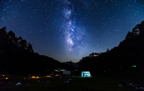 Heavens Sonohara (Achi Village)
Take the gondola ride (approx. 15 minutes) up to the summit.
★ Starry Sky Night Tour
Enjoy one of Japan’s most beautiful star-filled skies along with light installations and nature experiences.
Return by gondola (approx. 15 minutes).