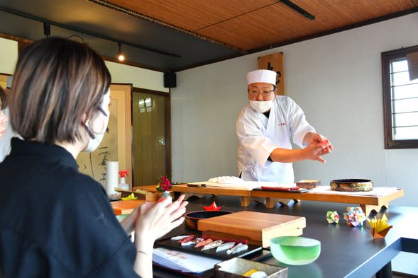 Lecture & Nigiri lesson: 60 mins