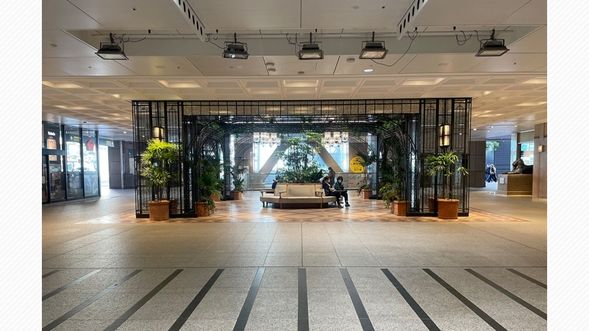 08:45 Meet the guide at Fukuoka Mitsukoshi Lion Square