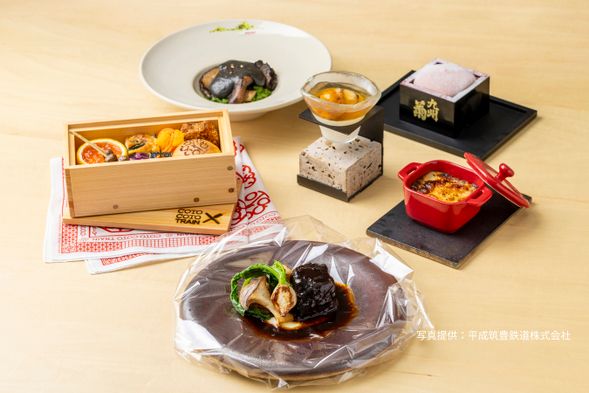 11:15 - 14:52 The Coto Coto Luxury Rail Journey and enjoy the fine dining