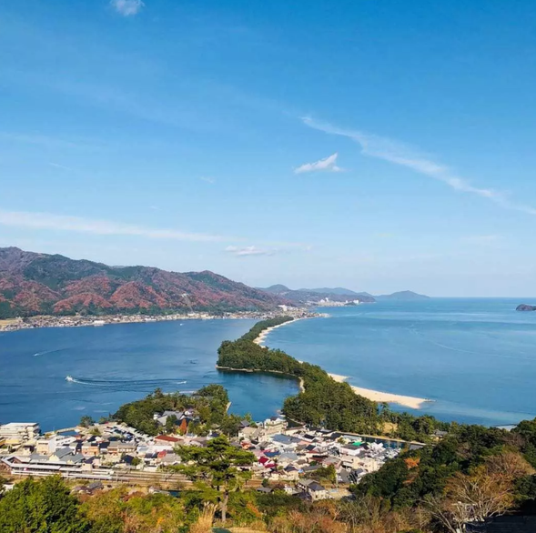 Arrive at Amanohashidate Hiryu Observatory and enjoy the view in the way of "Kami" (120 mins, free time to explore and have lunch at your own arrangement and expense)